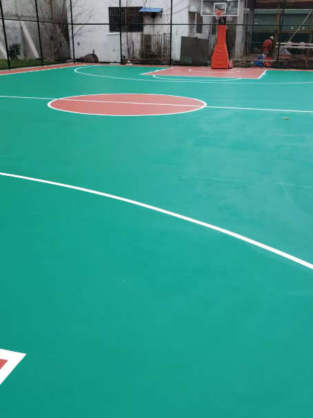 青田 球场长期使用易出现地面开裂